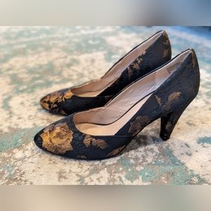 Seychelles Anthropologie black gold leather heel size 9 limited edition